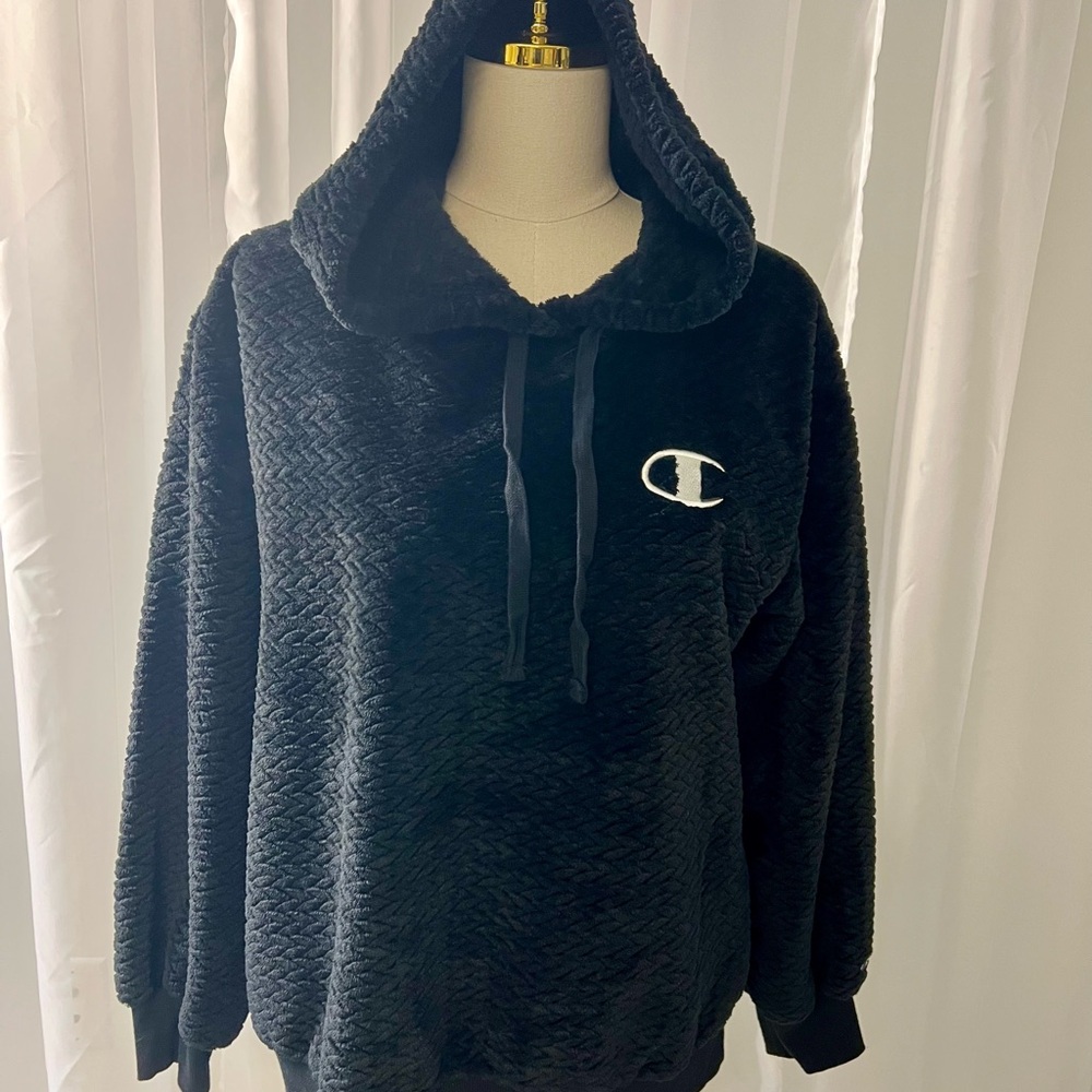 Champion Women's Fleece Faux Fur Black Sweatshirt.